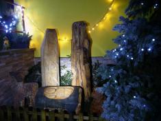 Betlém u&nbsp;vánočního stromečku v&nbsp;noci